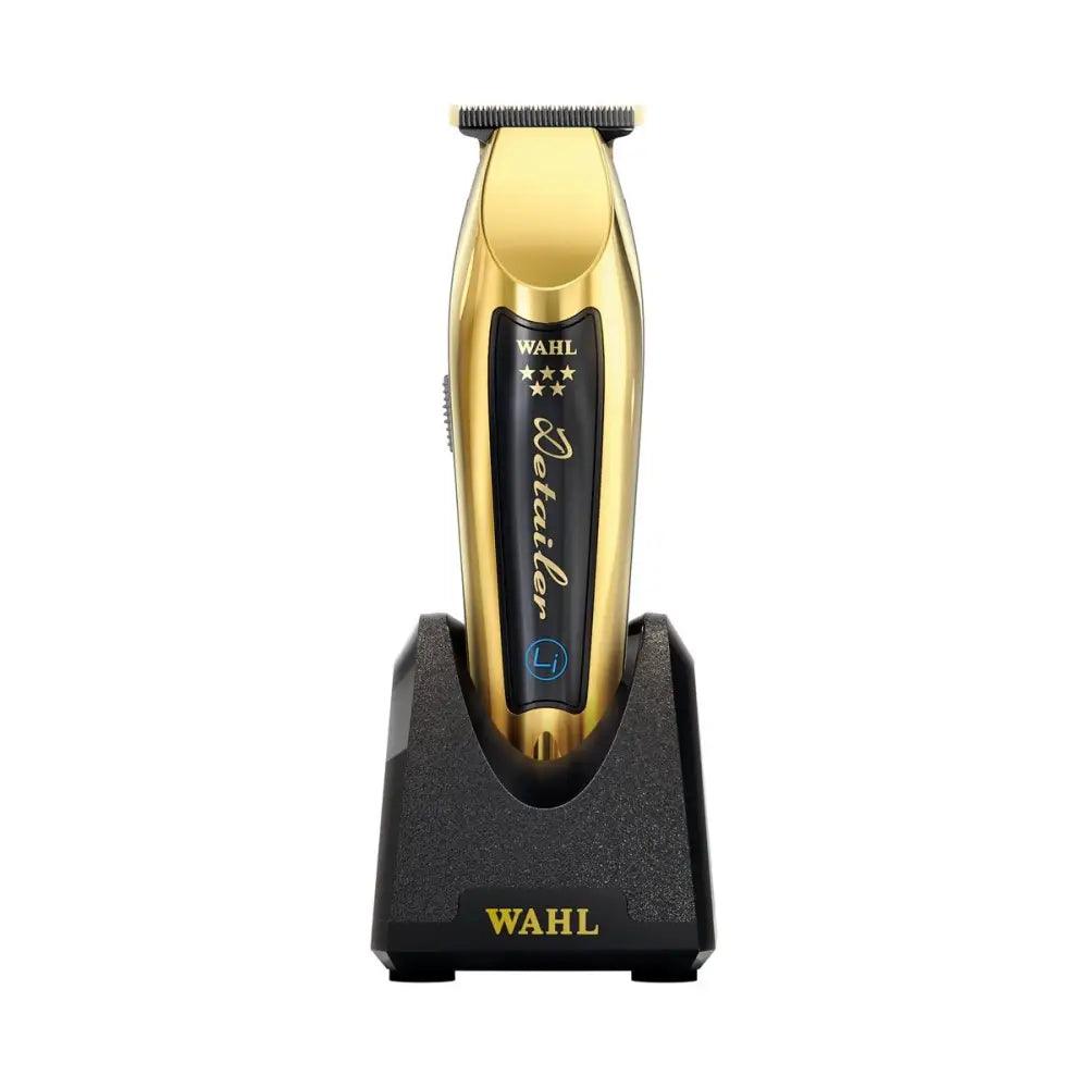 Trimmer Wahl Detailer Li Gold Edición Limitada con soporte negro en carga
