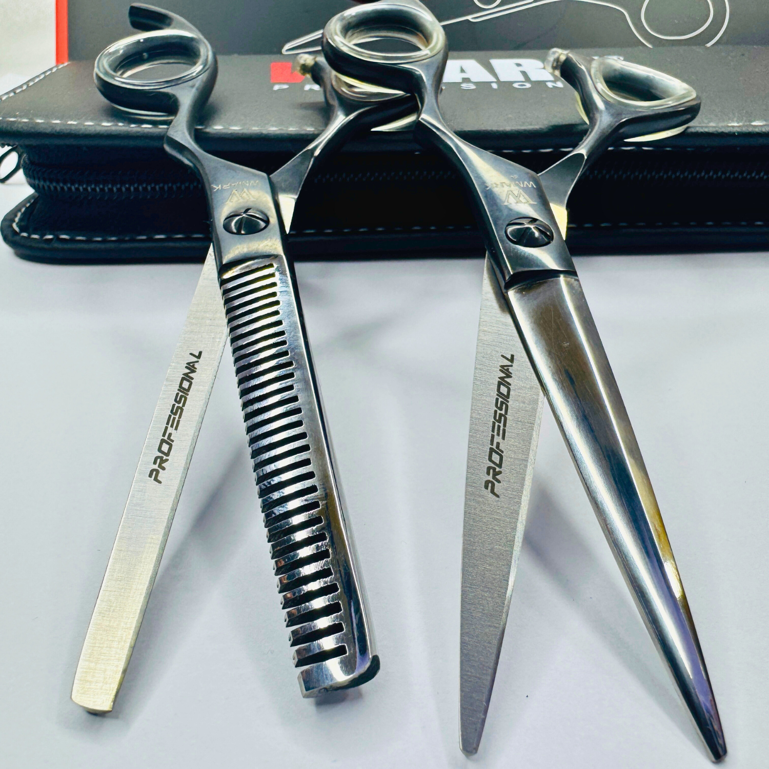 Tijera Peluqueria Wmark Profesional Corte Filo Navaja Y Esculpidora 6″ Silver/Negro