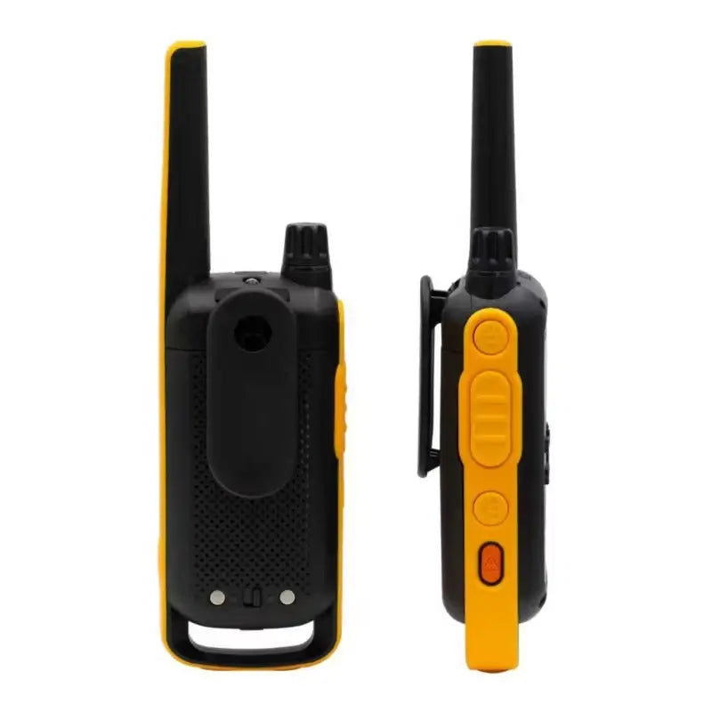 Walkie-talkies Motorola T470 en negro y amarillo, vistas frontal y lateral