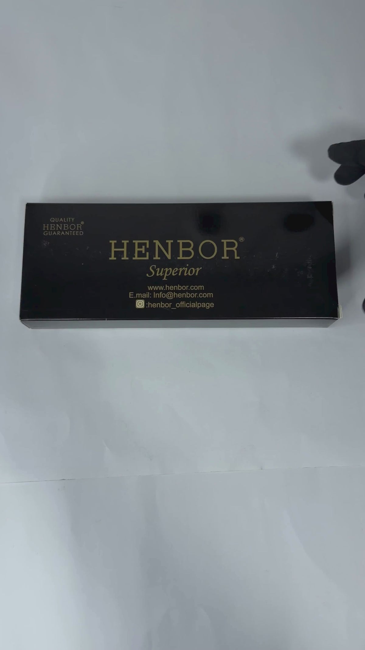 Cargar vídeo: Set Tijeras Peluquería Henbor 6 Pulgadas Microdentada y Esculpidora Neón