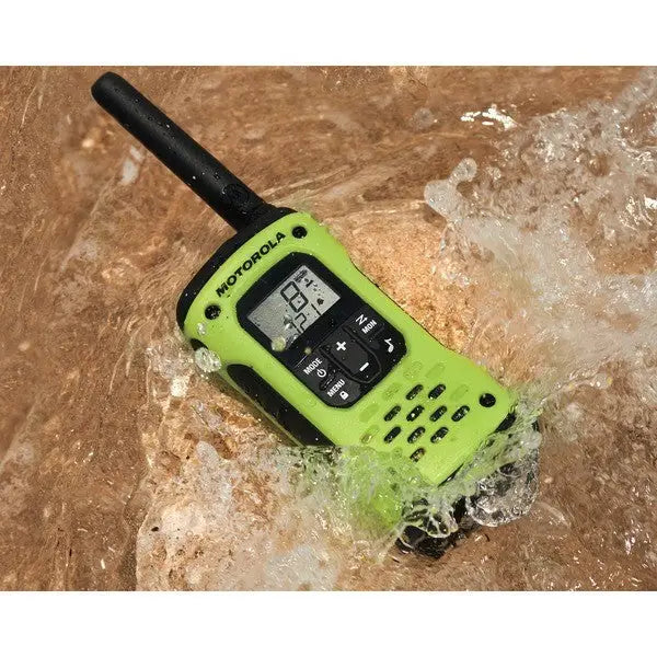 Radio comunicador Motorola T600 verde neón, impermeable, 35 millas, pantalla digital