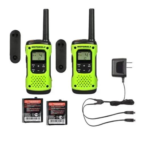 Par de radios comunicadores Motorola T600 verdes con accesorios y baterías