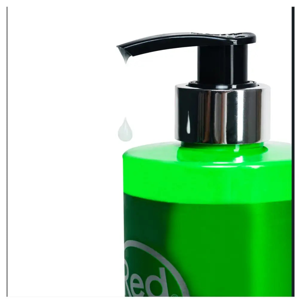 Dispensador verde de jabón con bomba negra Red One After Shave Crema de Afeitar Fresca