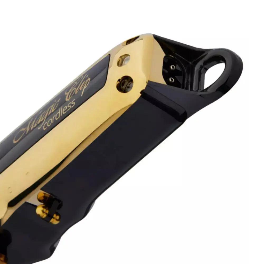 Cortadora Wahl Magic Clip Gold con detalles metálicos, perfecta para cortes inalámbricos