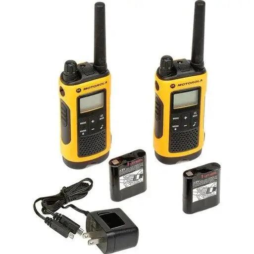 Walkie-talkies Motorola Talkabout T402 amarillos y negros con cargadores y baterías